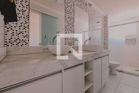 Apartamento para alugar com 132m², 2 quartos e 1 vaga Apartamento para alugar com 132m², 2 quartos e 1 vagaBanheiro da Suíte