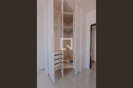 Apartamento para alugar com 132m², 2 quartos e 1 vaga Apartamento para alugar com 132m², 2 quartos e 1 vagaQuarto - Armários