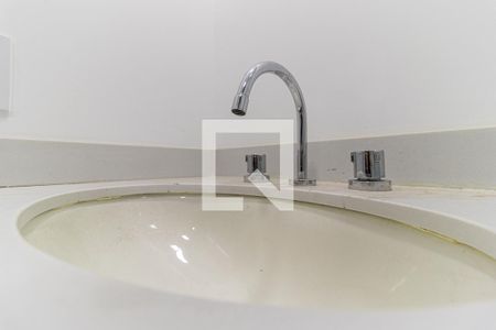 Banheiro de kitnet/studio para alugar com 1 quarto, 21m² em Vila Buarque, São Paulo