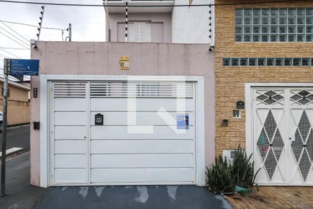 Casa à venda com 130m², 2 quartos e 2 vagasFachada