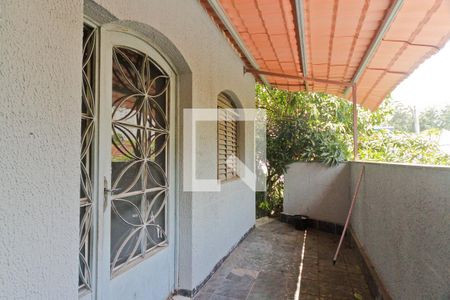 Casa à venda com 350m², 4 quartos e 3 vagas Casa à venda com 350m², 4 quartos e 3 vagasÁrea externa