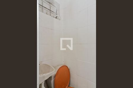 Casa à venda com 350m², 4 quartos e 3 vagas Casa à venda com 350m², 4 quartos e 3 vagasSalão - banheiro