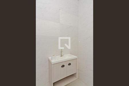 Casa à venda com 350m², 4 quartos e 3 vagas Casa à venda com 350m², 4 quartos e 3 vagasApto - banheiro