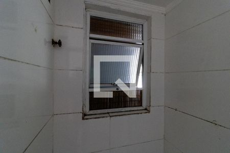 Banheiro de kitnet/studio para alugar com 1 quarto, 35m² em Ipanema, Porto Alegre