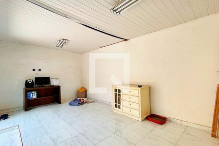 Casa à venda com 187m², 2 quartos e 4 vagasEdícula