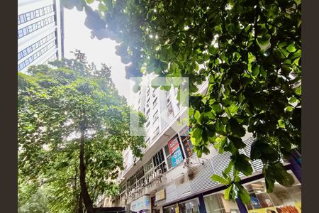 Apartamento à venda com 41m², 2 quartos e sem vagaFachada com cartaz QA