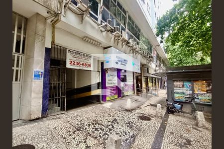 Apartamento à venda com 41m², 2 quartos e sem vagaFachada com cartaz QA