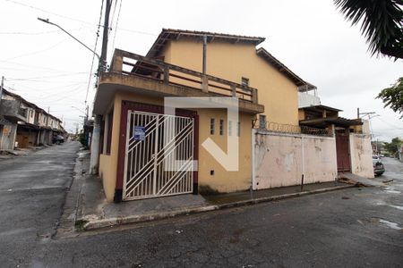 Casa à venda com 150m², 2 quartos e 2 vagas Casa à venda com 150m², 2 quartos e 2 vagasFachada