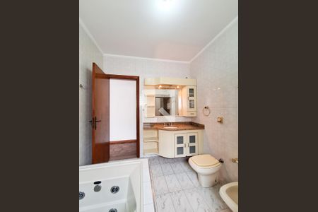 Casa à venda com 254m², 4 quartos e 3 vagasBanheiro Quarto 1