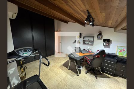 Casa à venda com 293m², 3 quartos e 2 vagas Casa à venda com 293m², 3 quartos e 2 vagasEscritório