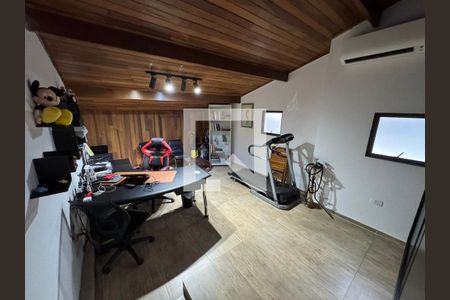 Casa à venda com 293m², 3 quartos e 2 vagas Casa à venda com 293m², 3 quartos e 2 vagasEscritório