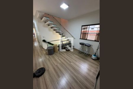 Casa à venda com 293m², 3 quartos e 2 vagas Casa à venda com 293m², 3 quartos e 2 vagasHall