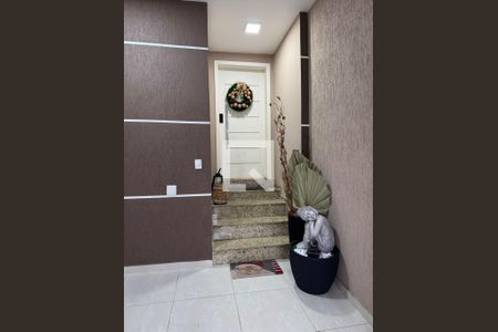 Casa à venda com 293m², 3 quartos e 2 vagas Casa à venda com 293m², 3 quartos e 2 vagasFachada