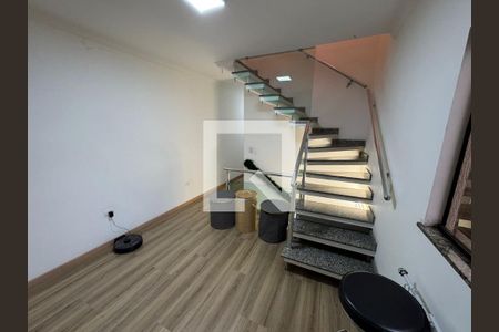 Casa à venda com 293m², 3 quartos e 2 vagas Casa à venda com 293m², 3 quartos e 2 vagasHall