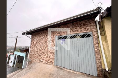 Casa à venda com 160m², 4 quartos e 4 vagasFachada - plaquinha instalada