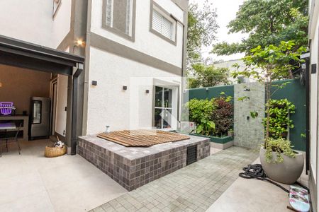 Casa à venda com 350m², 4 quartos e 4 vagas Casa à venda com 350m², 4 quartos e 4 vagasQuintal