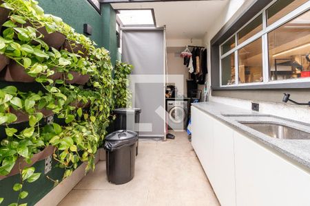 Casa à venda com 350m², 4 quartos e 4 vagas Casa à venda com 350m², 4 quartos e 4 vagasÁrea de Serviço