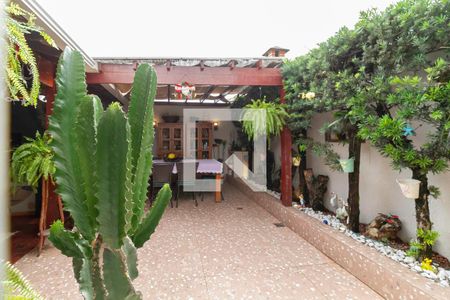 Vista do quarto  de casa para alugar com 1 quarto, 54m² em Castelo, Belo Horizonte