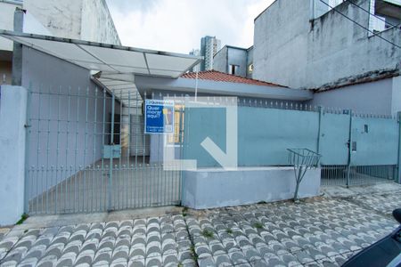 Casa à venda com 225m², 3 quartos e 6 vagas Casa à venda com 225m², 3 quartos e 6 vagasFachada