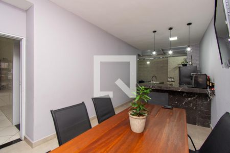 Casa à venda com 225m², 3 quartos e 6 vagas Casa à venda com 225m², 3 quartos e 6 vagasCopa