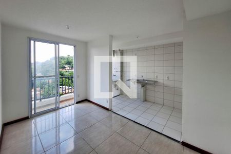 Sala de apartamento para alugar com 2 quartos, 55m² em Venda da Cruz, São Gonçalo