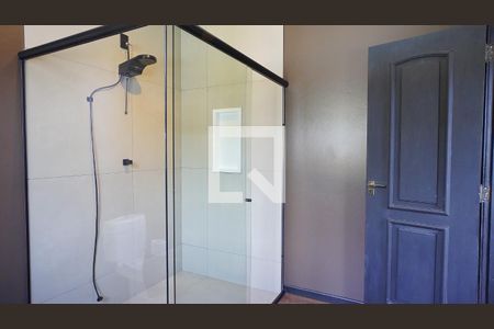 Casa de condomínio para alugar com 1200m², 3 quartos e 4 vagasBanheiro da Suíte 2