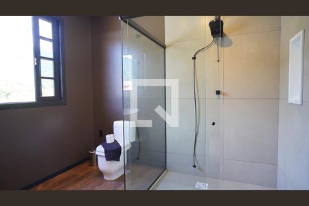 Casa de condomínio para alugar com 1200m², 3 quartos e 4 vagasBanheiro da Suíte 2