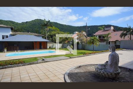 Casa de condomínio para alugar com 1200m², 3 quartos e 4 vagasPatio