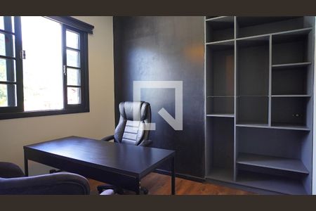 Casa de condomínio para alugar com 1200m², 3 quartos e 4 vagasEscritório 2