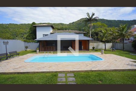 Casa de condomínio para alugar com 1200m², 3 quartos e 4 vagasPiscina