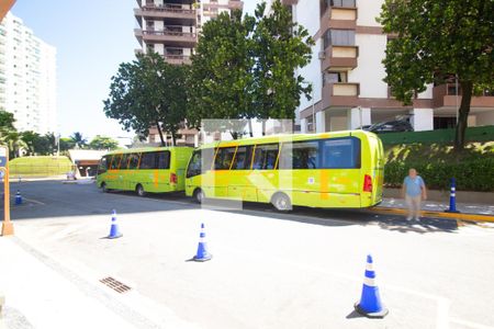 Apartamento para alugar com 56m², 1 quarto e 1 vaga Apartamento para alugar com 56m², 1 quarto e 1 vagaÁrea comum - Ponto de ônibus do condomínio