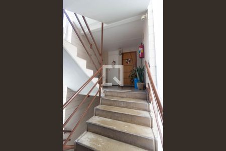 Apartamento à venda com 45m², 2 quartos e 1 vaga Apartamento à venda com 45m², 2 quartos e 1 vagaEscada