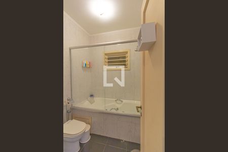 Casa à venda com 270m², 5 quartos e 3 vagasBanheiro da Suíte 2