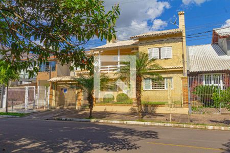 Casa à venda com 270m², 5 quartos e 3 vagasFachada