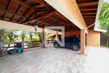 Casa à venda com 412m², 4 quartos e 5 vagas Casa à venda com 412m², 4 quartos e 5 vagasVagas de garagem