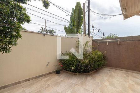 Casa à venda com 412m², 4 quartos e 5 vagas Casa à venda com 412m², 4 quartos e 5 vagasÁrea de serviço - Espaço externo