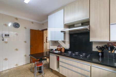 Casa à venda com 412m², 4 quartos e 5 vagas Casa à venda com 412m², 4 quartos e 5 vagasCozinha