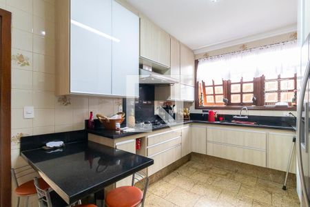 Casa à venda com 412m², 4 quartos e 5 vagas Casa à venda com 412m², 4 quartos e 5 vagasCozinha