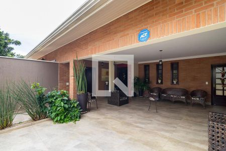 Casa à venda com 412m², 4 quartos e 5 vagas Casa à venda com 412m², 4 quartos e 5 vagasFachada interna