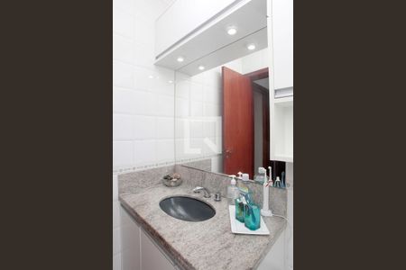 Banheiro de apartamento à venda com 1 quarto, 74m² em Jardim Botânico, Porto Alegre