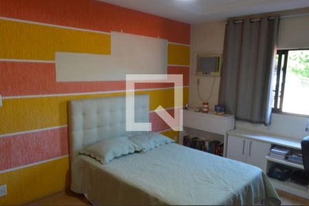 Casa de condomínio à venda com 400m², 4 quartos e 1 vaga Casa de condomínio à venda com 400m², 4 quartos e 1 vagaQuarto 1