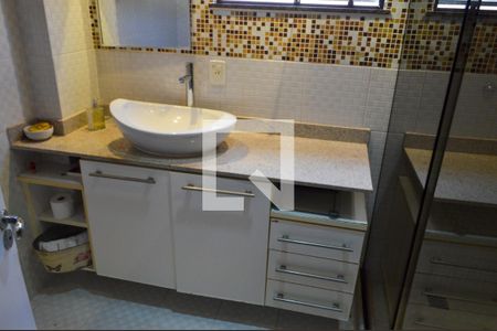 Casa de condomínio à venda com 400m², 4 quartos e 1 vaga Casa de condomínio à venda com 400m², 4 quartos e 1 vagaBanheiro 1