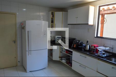 Casa de condomínio à venda com 400m², 4 quartos e 1 vaga Casa de condomínio à venda com 400m², 4 quartos e 1 vagaCozinha