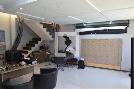 Casa de condomínio à venda com 400m², 4 quartos e 1 vaga Casa de condomínio à venda com 400m², 4 quartos e 1 vagaEscritório