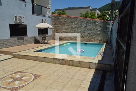 Casa de condomínio à venda com 400m², 4 quartos e 1 vaga Casa de condomínio à venda com 400m², 4 quartos e 1 vagaÁrea comum - Piscina