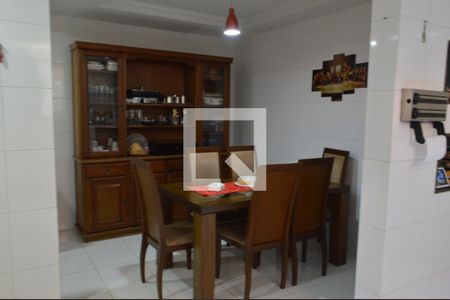 Casa de condomínio à venda com 400m², 4 quartos e 1 vaga Casa de condomínio à venda com 400m², 4 quartos e 1 vagaSala de Jantar