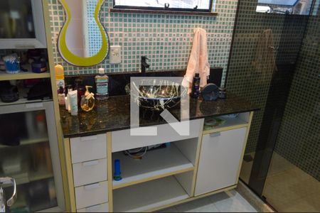 Casa de condomínio à venda com 400m², 4 quartos e 1 vaga Casa de condomínio à venda com 400m², 4 quartos e 1 vagaBanheiro da Suíte