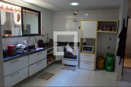 Casa de condomínio à venda com 400m², 4 quartos e 1 vaga Casa de condomínio à venda com 400m², 4 quartos e 1 vagaCozinha