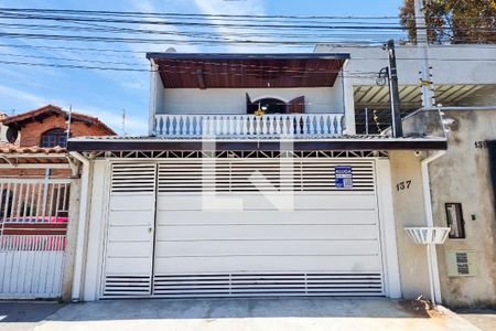 Casa para alugar com 270m², 4 quartos e 2 vagas Casa para alugar com 270m², 4 quartos e 2 vagasFachada