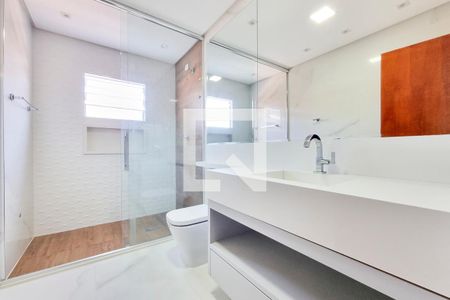 Casa para alugar com 270m², 4 quartos e 2 vagas Casa para alugar com 270m², 4 quartos e 2 vagasBanheiro